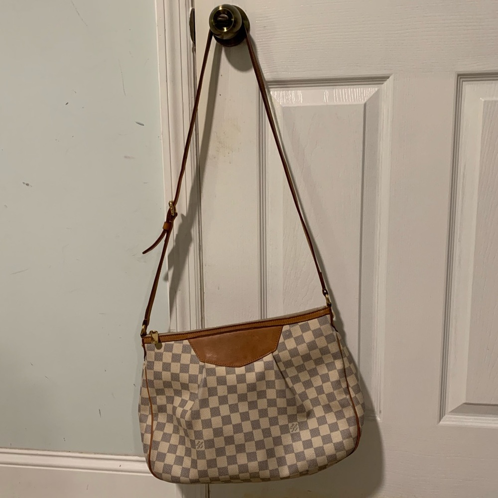 LOUIS VUITTON LV White Damier Azur Siracusa MM Crossbody Bag